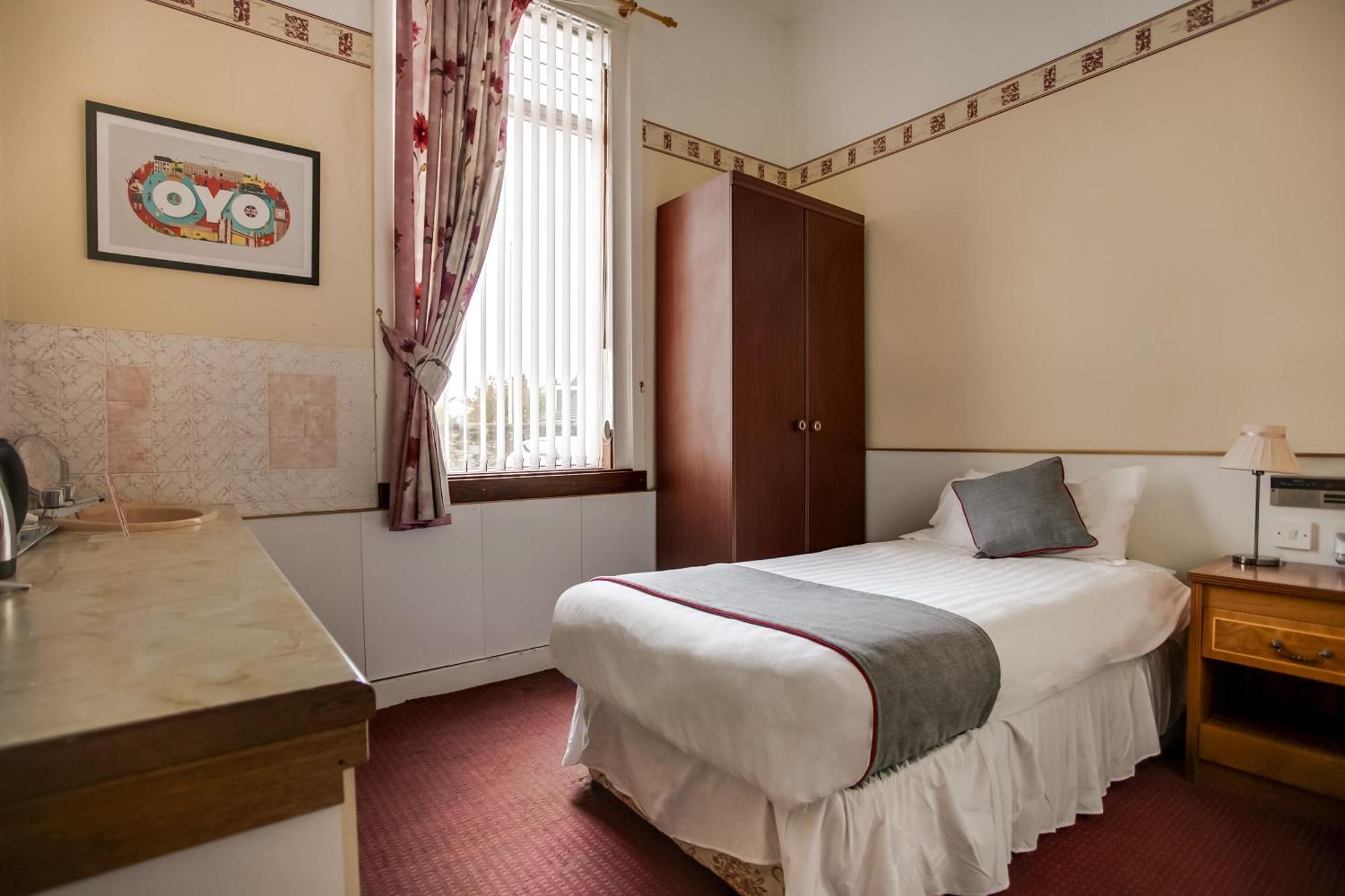 Oyo Glenpark Hotel, Ayr Central Екстериор снимка